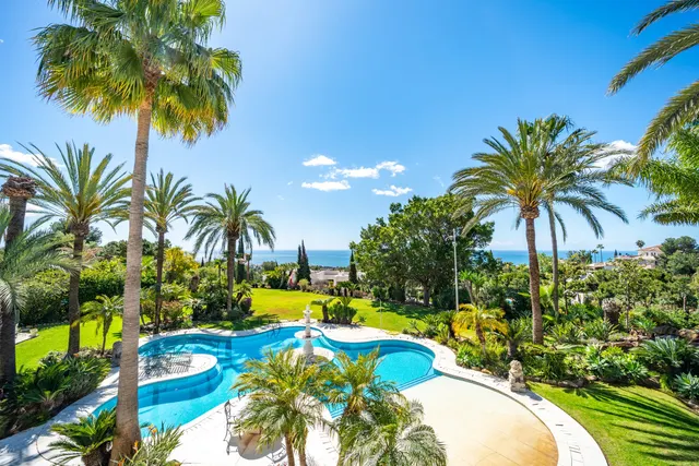Chalet 14 habitaciones 2100m² en venta - Marbella — 14