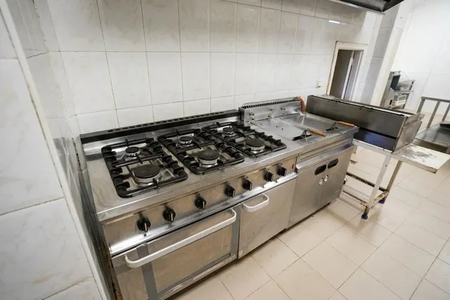 Local comercial de hostelería con gran terraza y salón de eventos en Guadiana. — 49