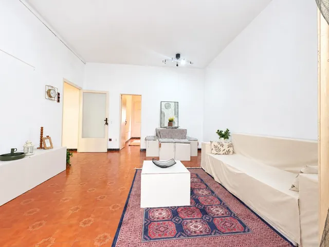 Planta baja exterior con amplio patio — 6