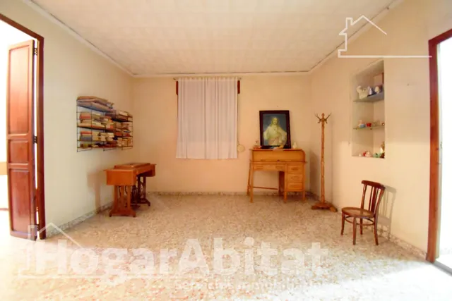 AMPLIA CASA DE PUEBLO CON TERRAZA, BALCÓN Y TRASTERO — 42