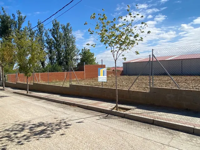 PARCELA URBANA EN VENTA EN CORRALES DEL VINO (ZAMORA) — 2