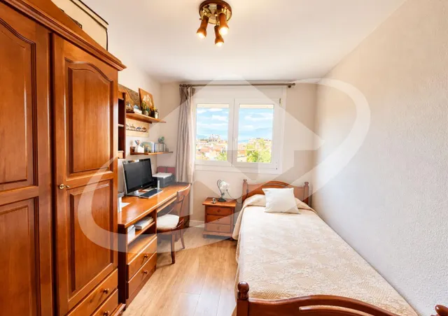 Impresionante Piso Reformado en Sabadell con Vistas y Comodidades — 21