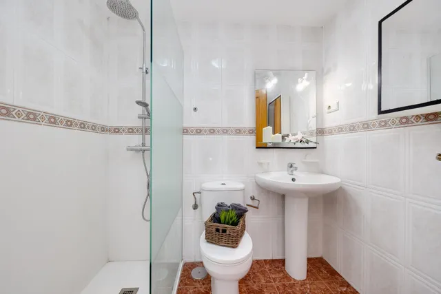 Apartamento de dos dormitorios en residencial con piscina comunitaria — 17