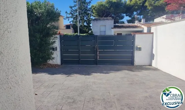 Bonita casa con piscina y apartamento para invitados y piscina. — 16