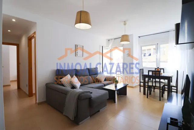 CENTRICO APARTAMENTO DE 2 DORMITORIOS, 1 BAÑO Y COCHERA PRIV