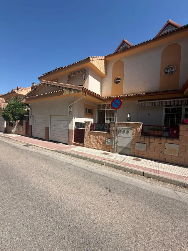 CHALET ADOSADO EN VILLALBILLA - foto 2