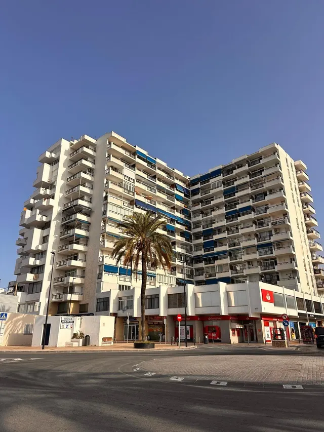 Local comercial con terraza y vistas al puerto deportivo de  - foto 5