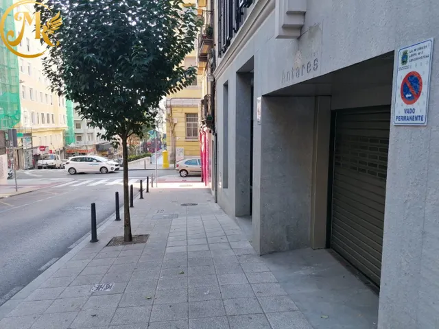 PLENO CENTRO, ZONA GUEVARA. APARCAMIENTO AUTOMÁTICO. — 15