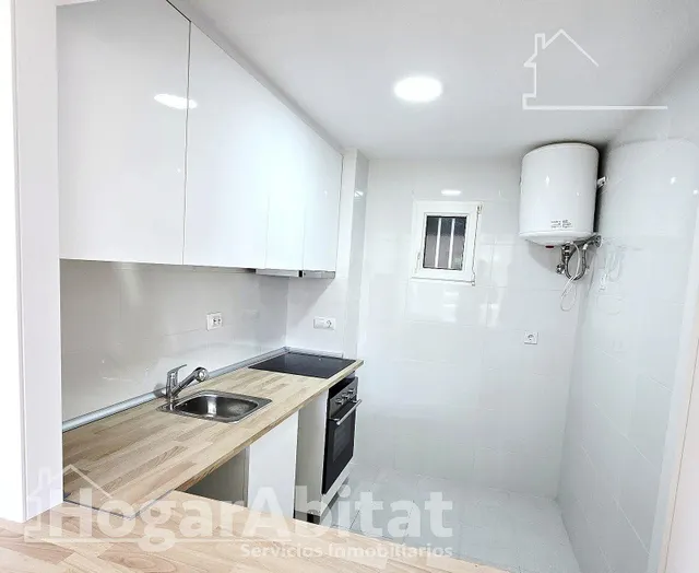 ¡Preciosas vistas al mar! Reformado en residencial con piscina y balcón — 9