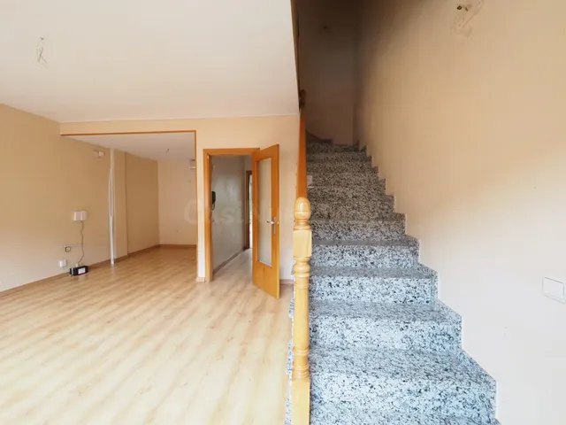 SE VENDE CASA ADOSADA EN TERRASSA, ZONA ROC BLANC - foto 3