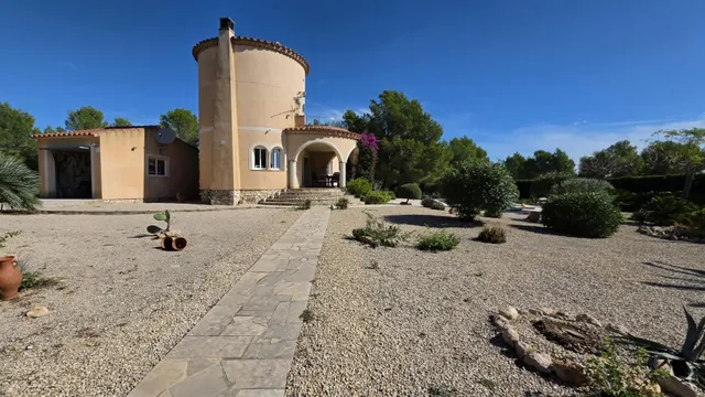 Chalet con piscina, gran parcela y licencia turística — 46