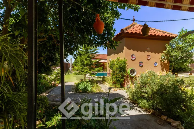 Chalet en venta en Marchena. — 2