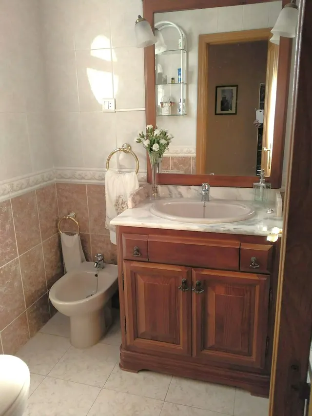 Chalet adosado con piscina y jardín en Urbanización San Luis, Málaga — 15