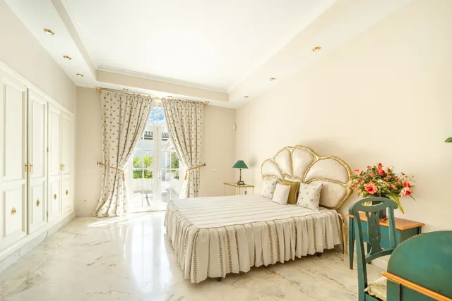 Chalet 14 habitaciones 2100m² en venta - Marbella — 38