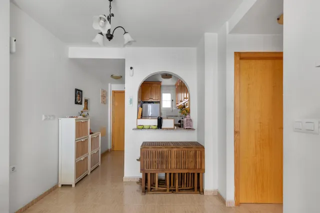Apartamento de 2 dormitorios con piscina, garaje y trastero cerca del centro de Torrevieja — 10