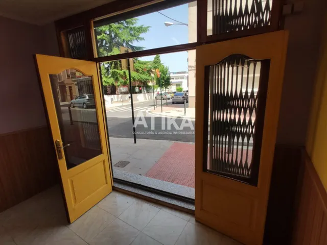 LOCAL COMERCIAL EN VENTA EN ZONA CÉNTRICA. — 7