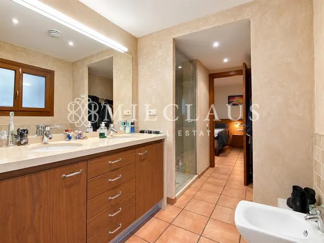 Casa o chalet independiente en venta en calle Mura, Talamanca — 37