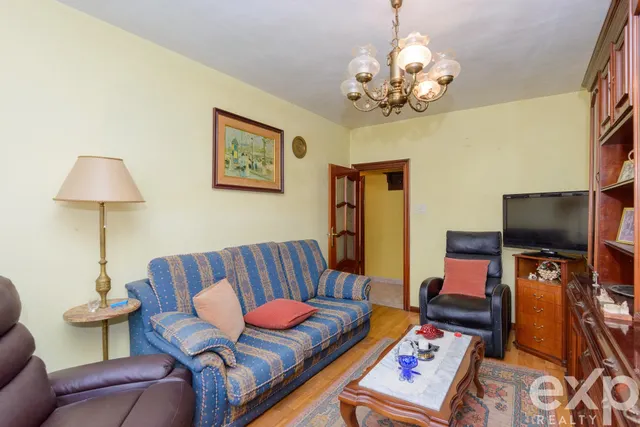 Piso de 3 habitaciones en Oviedo – cocina independiente y excelente potencial — 9