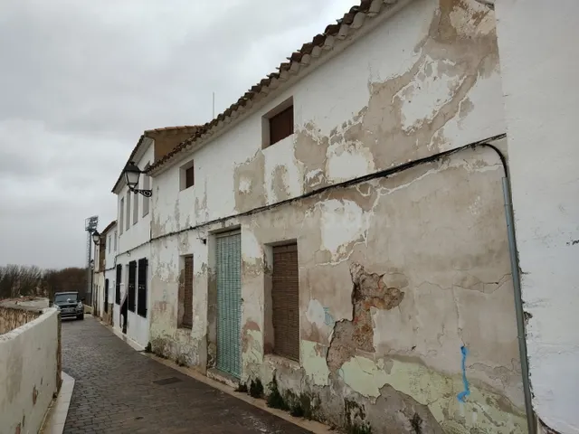CASA UBICADA EN EL CASTO HISTÓRICO CON PATIO AMPLIO