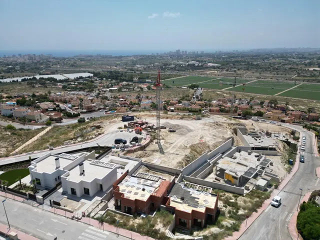 Obra nueva junto a campo de golf — 7