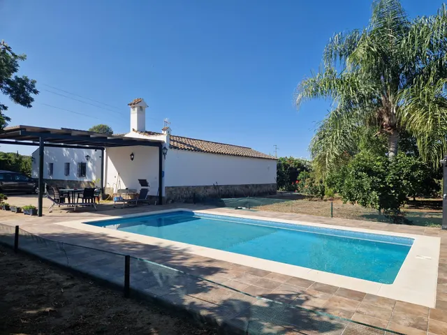 Finca rústica con dos viviendas, piscina y 56.000 m2 de tierras de regadío a 10 minutos de Jerez — 2
