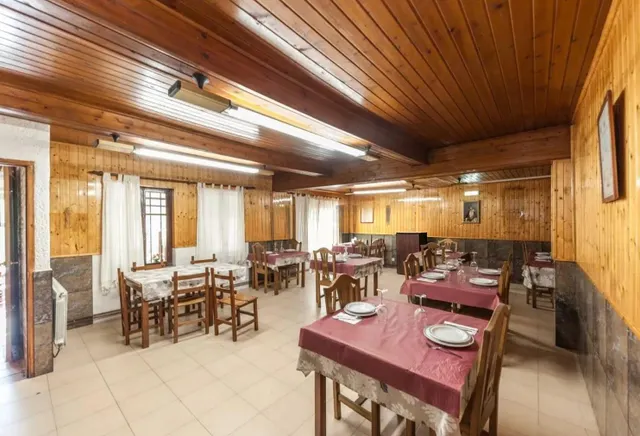 Vivienda con Restaurante listo para continuar la actividad, con cocina totalmente equipada — 24