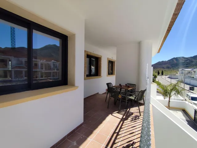 Moderno Bungalow en Cox con Vistas a la Montaña — 11