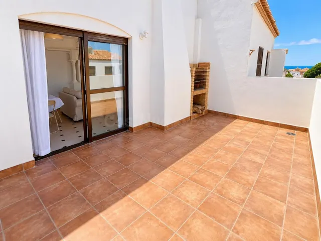 ÁTICO EN PRIMERA LÍNEA DE PLAYA CON GRAN TERRAZA Y VISTAS FR - foto 2