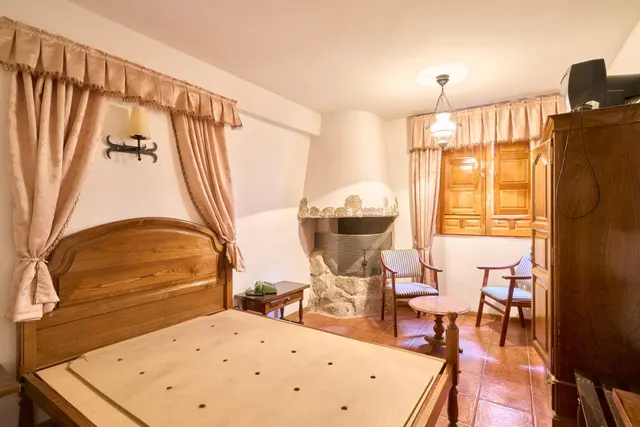 Edificio hotelero en venta en Calle Calleja — 12