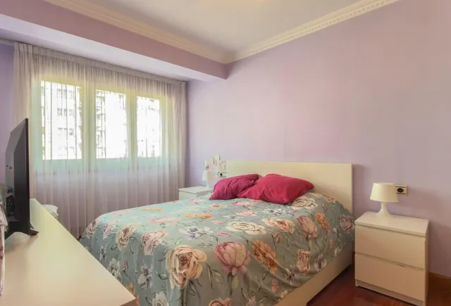 Amplia vivienda de 3 habitaciones en el centro de Irún — 9