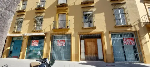 AMPLIO LOCAL COMERCIAL EN EL CENTRO DE JEREZ, PLAZA SAN ANDRÉS