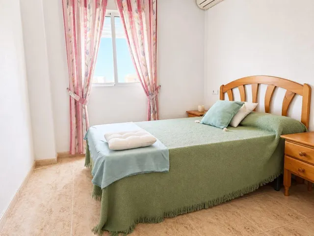 GRAN APARTAMENTO TORREVIEJA: 2 HAB, 1 BAÑO - foto 3