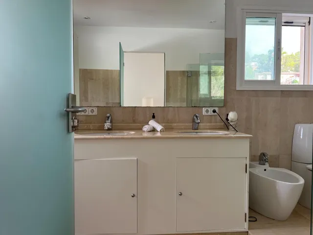 FINCA RÚSTICA EN VENTA CON PISCINA Y JARDÍN — 24