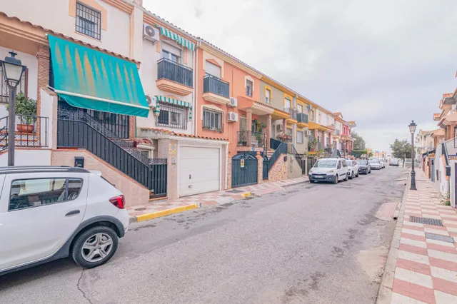 Fantástica casa adosada de 3 plantas con placas fotovoltaicas en Cúllar Vega !! — 45