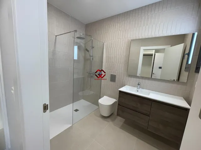 Chalet independiente de diseño con piscina privada y jardín en Heredades — 38