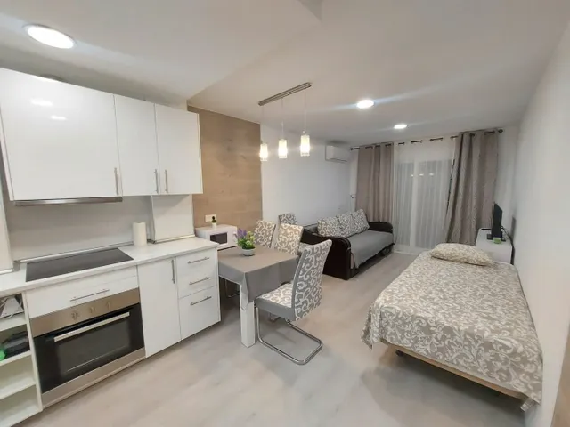 MODERNIO ESTUDIO CON TERRAZA Y PISCINA PLAYA DEL CURA — 2
