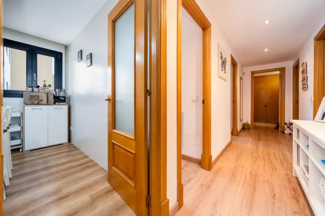 Piso en zona Ocimax con plaza de aparcamiento. — 23