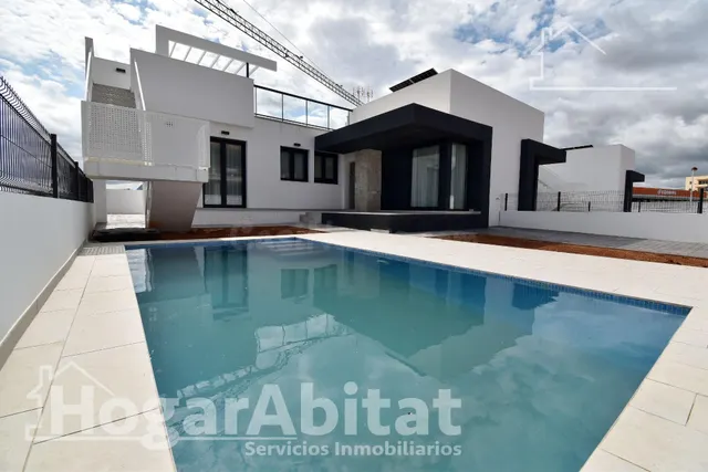 ¡ESPECTACULAR VILLA! A ESTRENAR CON PISCINA PRIVADA, TERRAZA - foto 4