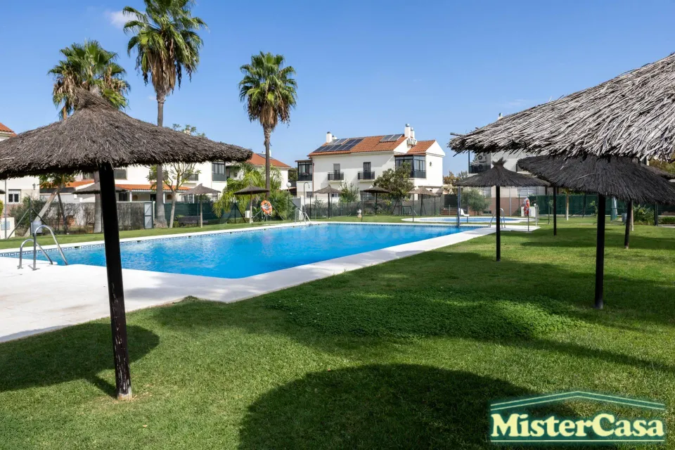Exclusiva casa pareada de 4 dormitorios con sotano junto al campo de golf