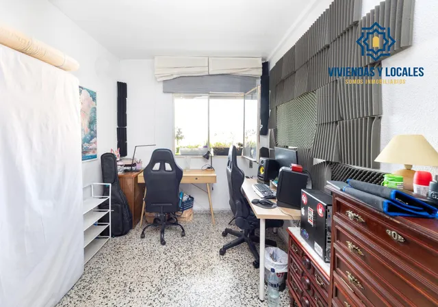 En Venta Piso de 4 dormitorios con ascensor, ideal para reformar a tu gusto. — 8