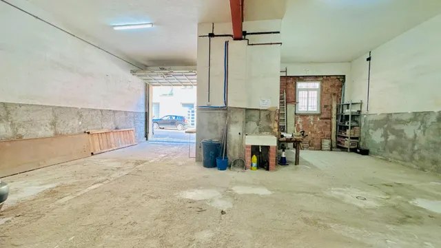 Local diáfano con acceso para vehículos en Terrassa — 10