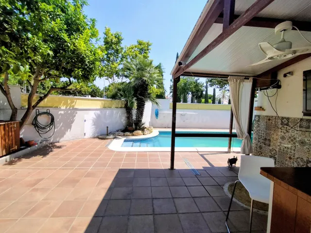 Casa esquinera en venta en pleno centro de Sant Pere de Ribe - foto 2