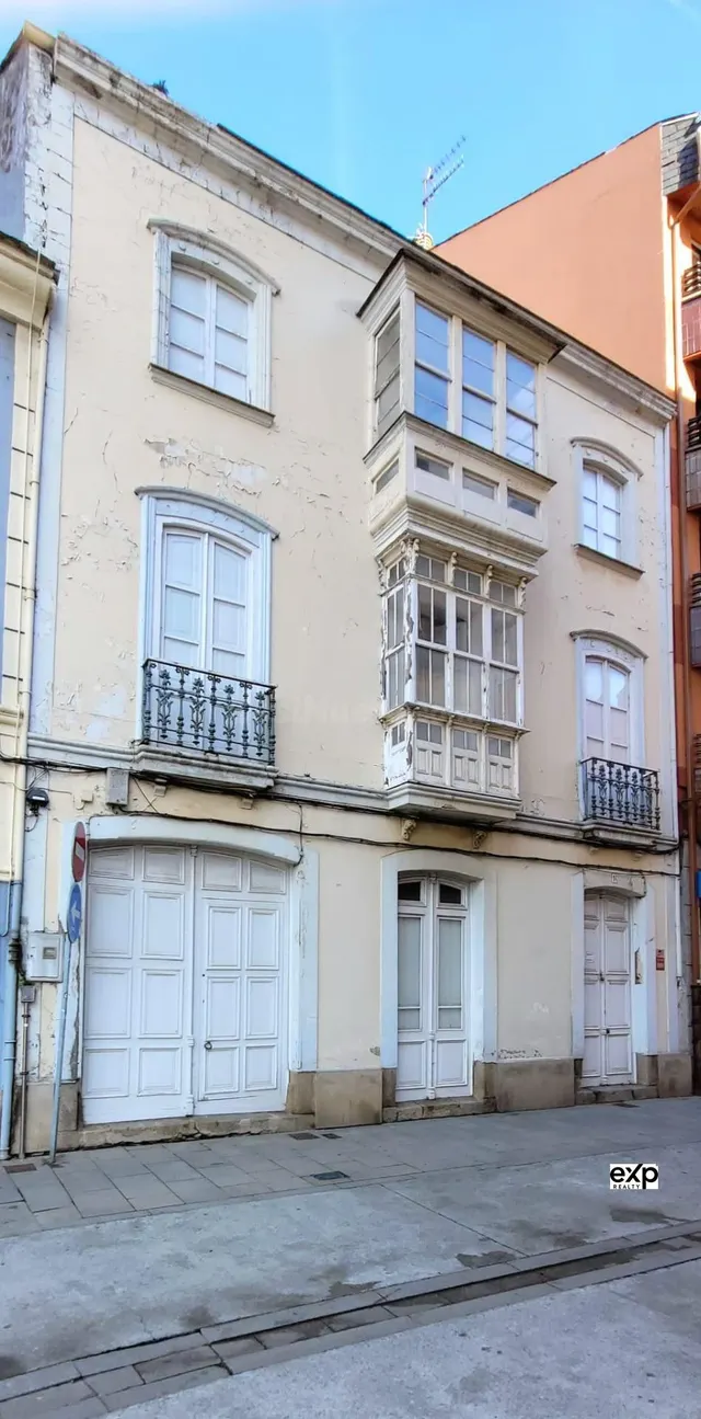 ¡GRAN OPORTUNIDAD DE INVERSIÓN EN PLENO CENTRO DE RIBADEO! - foto 2