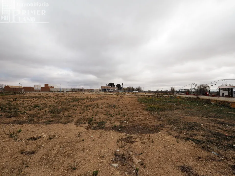 *Se alquila solar para negocio por sólo 4.000€*
