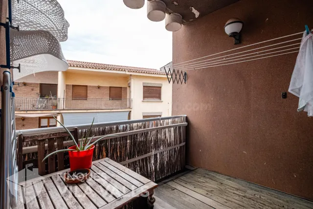 PISO CÉNTRICO CON BALCÓN, AMPLIOS ESPACIOS Y TERRAZA COMUNITARIA — 2