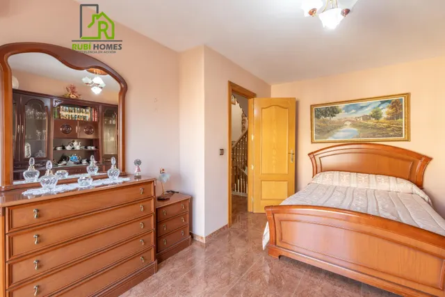 Casa independiente a 5 minutos de Granada en buen estado para entrar a vivir — 38
