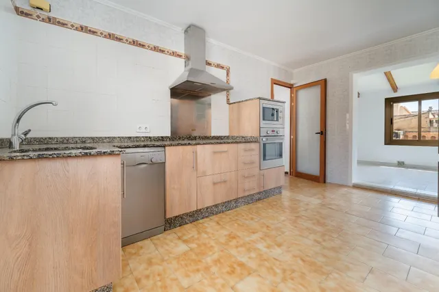 ADOSADO AMPLIO Y LUMINOSO CON TERRAZA PRIVADA EXTERIOR - foto 4