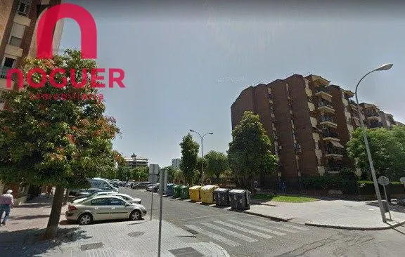 VENTA GARAJE EN EL ZOCO JUNTO AL COLEGIO PUBLICO " EDUARDO LUCENA"  POR 12.500 EUROS