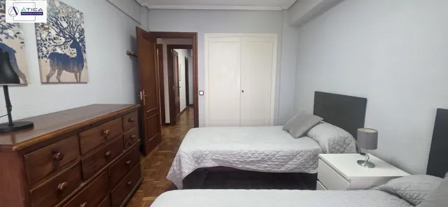AMPLITUD Y CONFORT EN CUATRO CAMINOS · CALLE JOSÉ HIERRO · GARAJE Y TRASTERO — 12