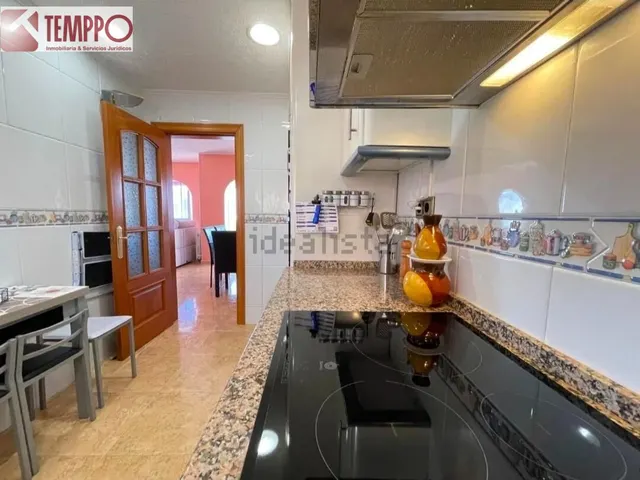 Chalet independiente con piscina privada, 5 dormitorios y placas solares en parcela de 450 m2 — 10